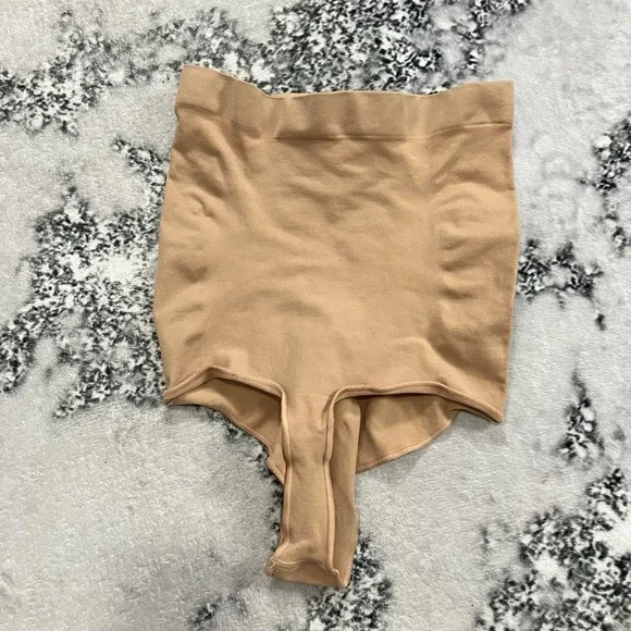 Skims Sculpting High Waist Thong Shapewear Womens Size 4X 5X Beige Seamless - Picture 2 of 7